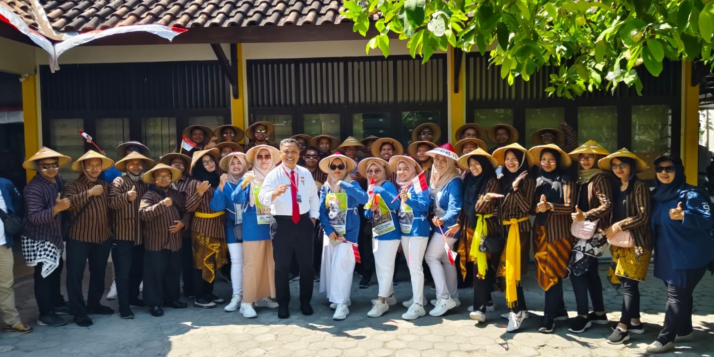 Semarak Pawai HUT Kemerdekaan ke-79 oleh Dinas Pemberdayaan Masyarakat dan Desa Kabupaten Karanganyar Bersama BUMDESA dan BUMDESMA (1)