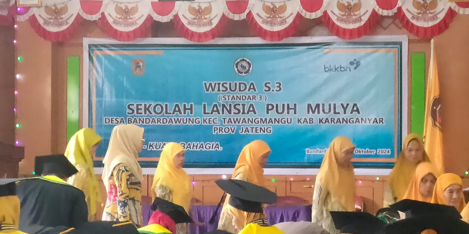 Wisuda S.3 Sekolah Lansia Puh Mulya di Desa Bandardawung (1)
